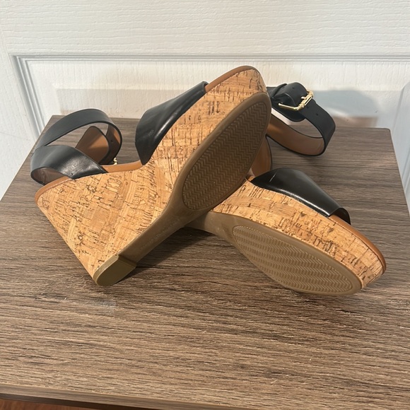 TOMMY HILFIGER BLACK LEATHER WEDGES SANDALS WITH ANKLE STRAPS IN SIZE 7.5 M - Picture 9 of 10